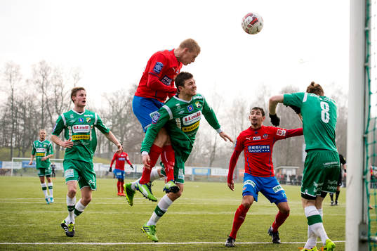 Helsingborgs Peter Larsson i nickduell med Ljungskiles