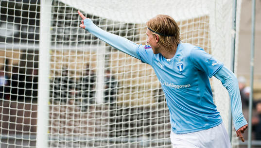 Malmös Simon Kroon skjuter in 6-1 och därmed sitt tredje