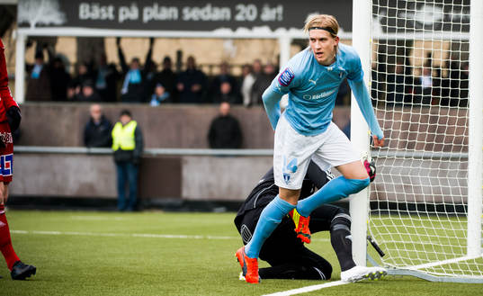 Malmös Simon Kroon skjuter in 6-1 och därmed sitt tredje