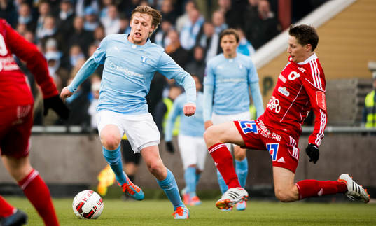Degerfors Patrik Anttonen kapar Malmös Emil Forsberg