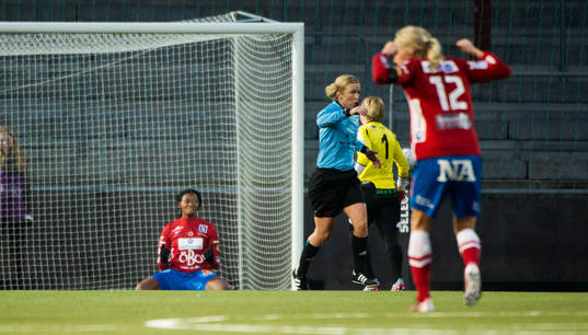 Örebros Sarah Michael avgör matchen i 90e minuten genom