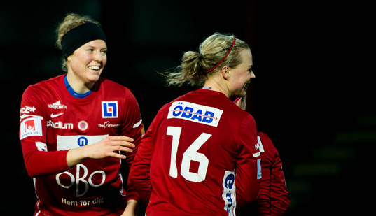 Örebros Sara Nordin och Maria Synnerdahl jublar