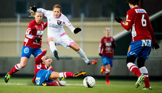 FC Rosengårds Therese Sjögran skjuter
