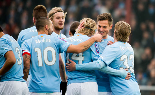 Malmö firar mål genom Simon Kroon