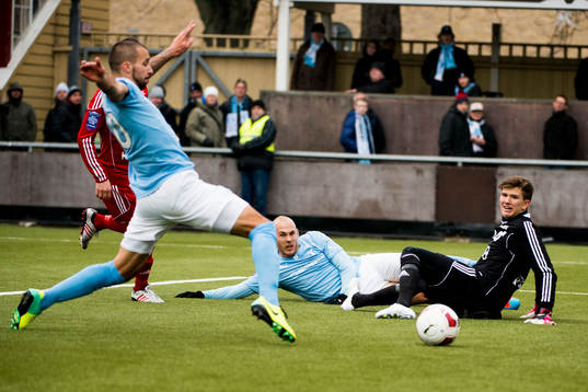 Malmös Magnus Eriksson och Guillermo Molins missar en