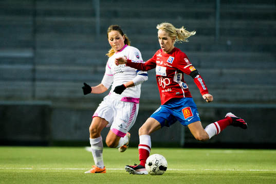 FC Rosengårds Sara Björk Gunnarsdottir i kamp om bollen