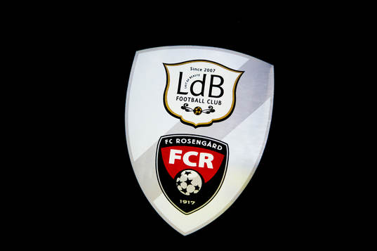 FC Rosengård före detta LDB FCs gamla emblem bredvid det