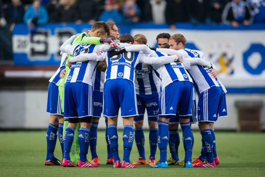 IFK Göteborg samlade innan avspark i fotbollsmatchen i