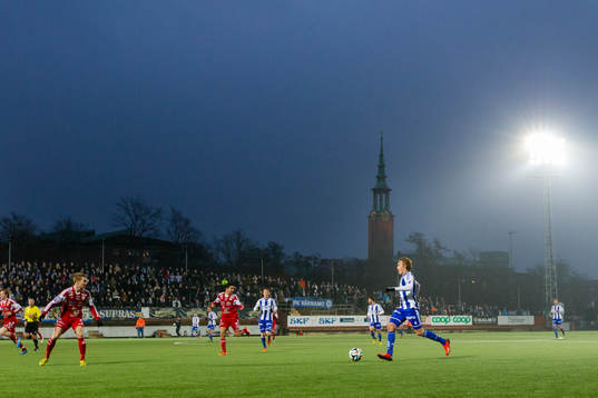 IFK Göteborgs Ludwig Augustinsson driver upp bollen