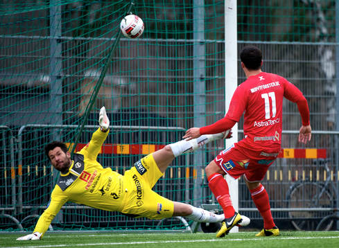 Halmstads målvakt Stojan Lukic och Assyriskan Admir