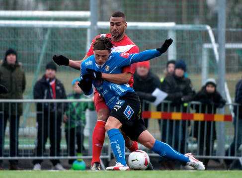 Halmstads Marcus Antonsson och Assyriska Kyle Konwea
