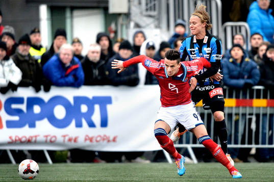 Djurgårdens Haris Radetinac jagas av Sirius Elliot Käck