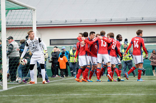 Djurgården firar att Erton Fejzullahu gjort 0-1