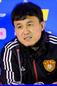 Hao Wei, förbundskapten Kina, på en presskonferens