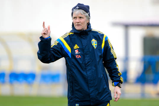 Sveriges förbundskapten Pia Sundhage på en träning