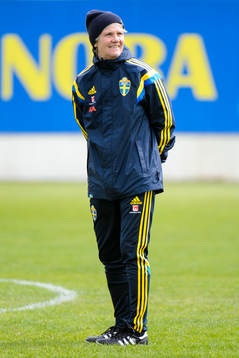 Sveriges förbundskapten Pia Sundhage på en träning
