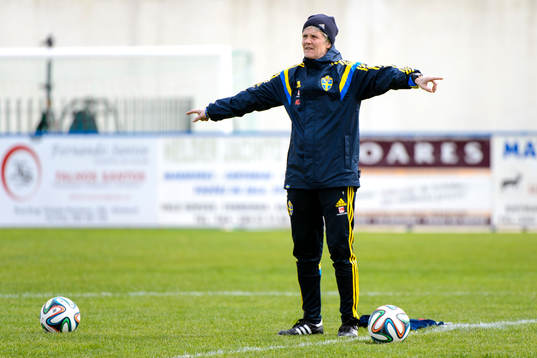 Sveriges förbundskapten Pia Sundhage på en träning