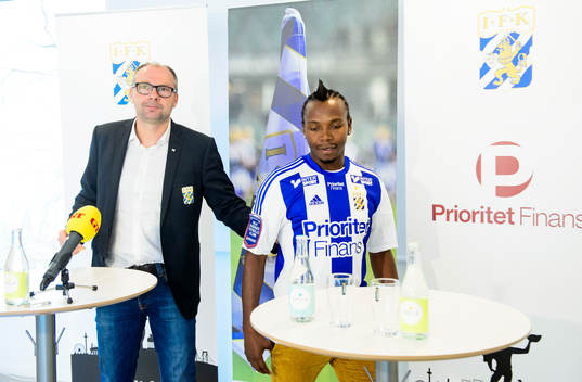 IFK Göteborg och Håkan Mild presenterar nyförvärvet May