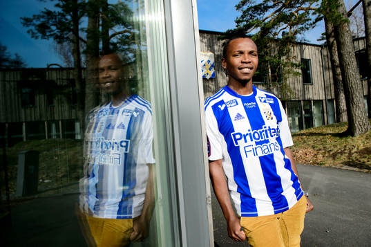 IFK Göteborg presenterar nyförvärvet May Mahlangu på en