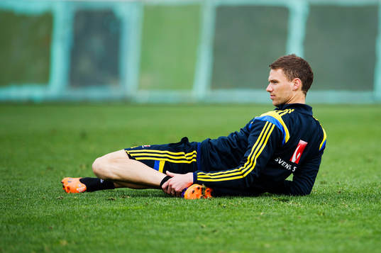 Marcus Berg stretchar