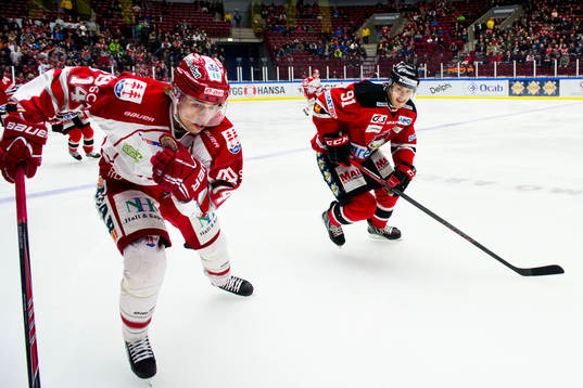 Timrås Emil Pettersson och Malmö Redhawks Björn Svensson