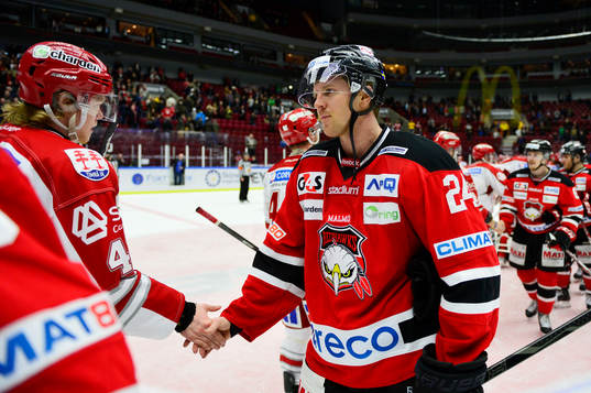 Timrås Nils Bergström och Malmö Redhawks Marcus Olsson