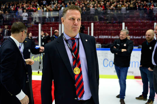 Malmö Redhawks tränare Mats Lusth med medalj