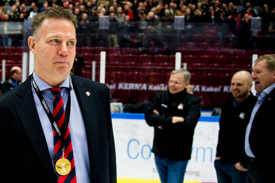 Malmö Redhawks tränare Mats Lusth med medalj