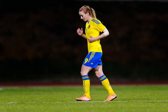 Sveriges Kosovare Asllani byts ut i matchen mellan Sverige