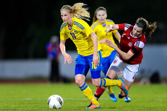 Sveriges Sofia Jakobsson och Danmarks Sofie Junge Pedersen