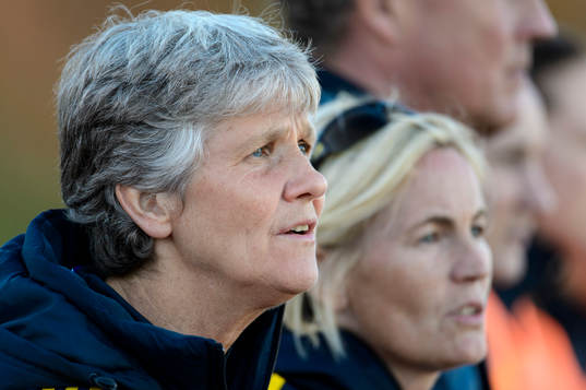 Sveriges förbundskapten Pia Sundhage innan matchen mellan