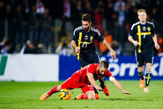 Sveriges  Jimmy Durmaz och Turkiet  Arda Turan