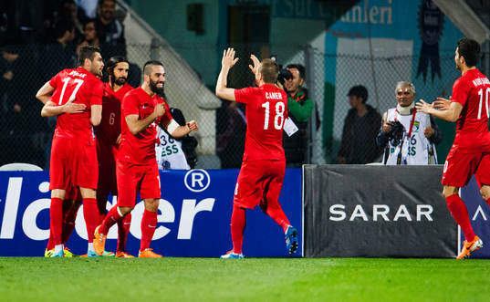 Turkiet  spelare jublar