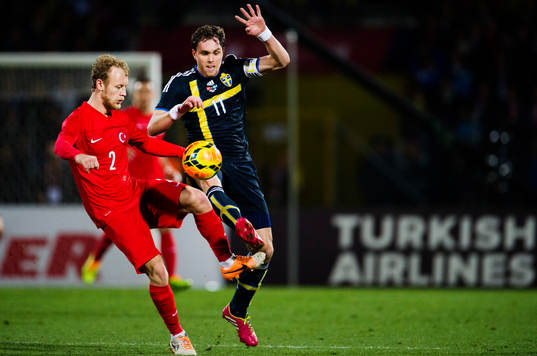 Turkiets Semih Kaya  och Sveriges  Johan Elmander