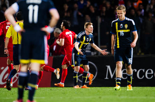 Sveriges Sebastian Larsson deppar