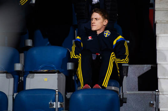 Sveriges  Rasmus Elm sitter på läktaren