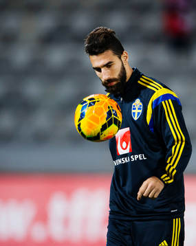 Sveriges  Jimmy Durmaz värmer upp