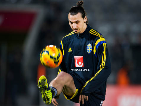 Sveriges  Zlatan Ibrahimovic  värmer upp