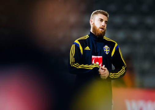 Sveriges  Rasmus Bengtsson  värmer upp