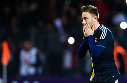Sveriges Muamer Tankovic  blir inbytt