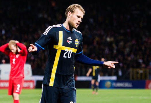 Sveriges  Ola Toivonen  jublar