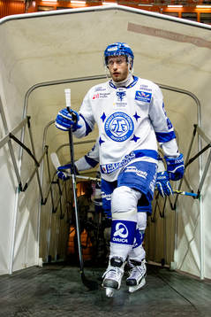 Leksands Fabian Brunnström på väg ut till tredje perioden