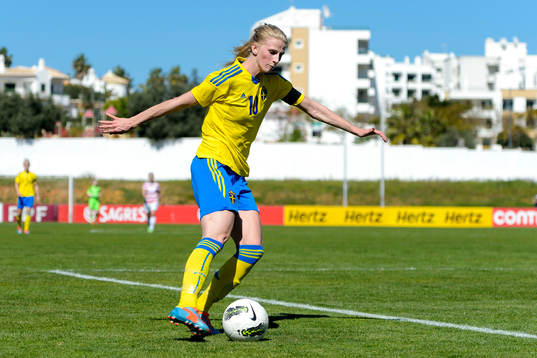 Sveriges Sofia Jakobsson laddar för skott