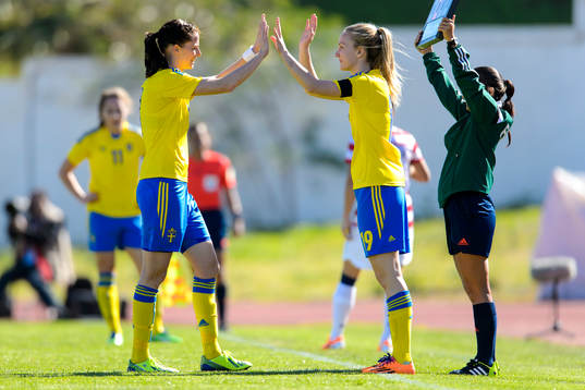 Sveriges Lotta Schelin byts ut mot Emma Lund