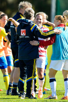 USAs Christie Rampone kramar om Sveriges förbundskapten