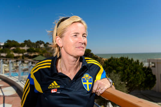 Sveriges assisterande förbundskapten Lilie Persson på en