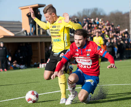 Mjällbys Patrik Ingelsten i matchen i Svenska Cupen mellan