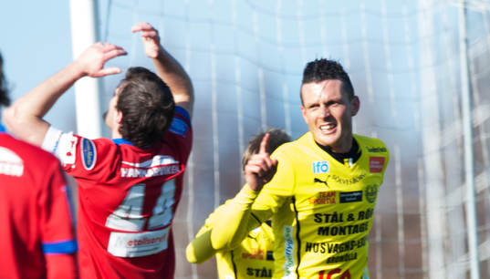 Mjällbys Kristian Haynes gör 1-0 i Svenska Cupen mellan