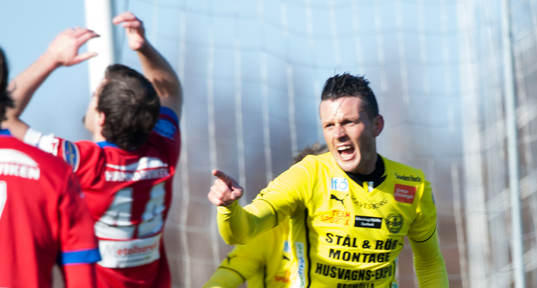 Mjällbys Kristian Haynes gör 1-0 i Svenska Cupen mellan