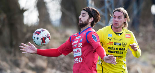Mjällbys Danny Ervik trycker Örgrytes George Mourad i